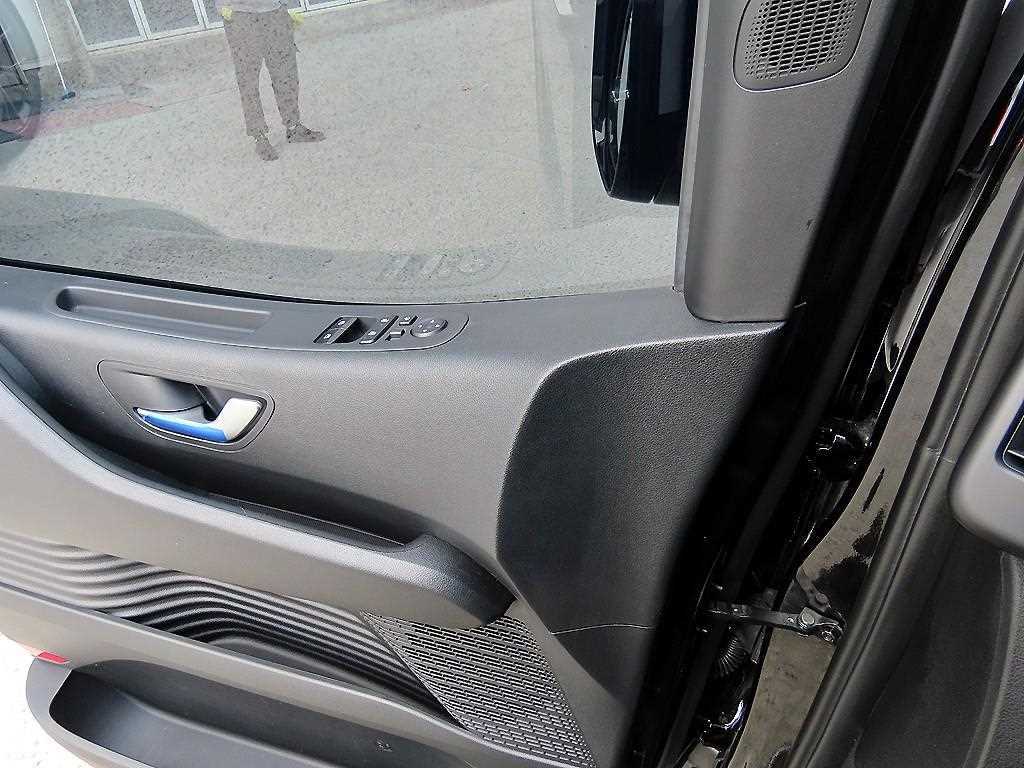 HYUNDAI Staria - Vista 11