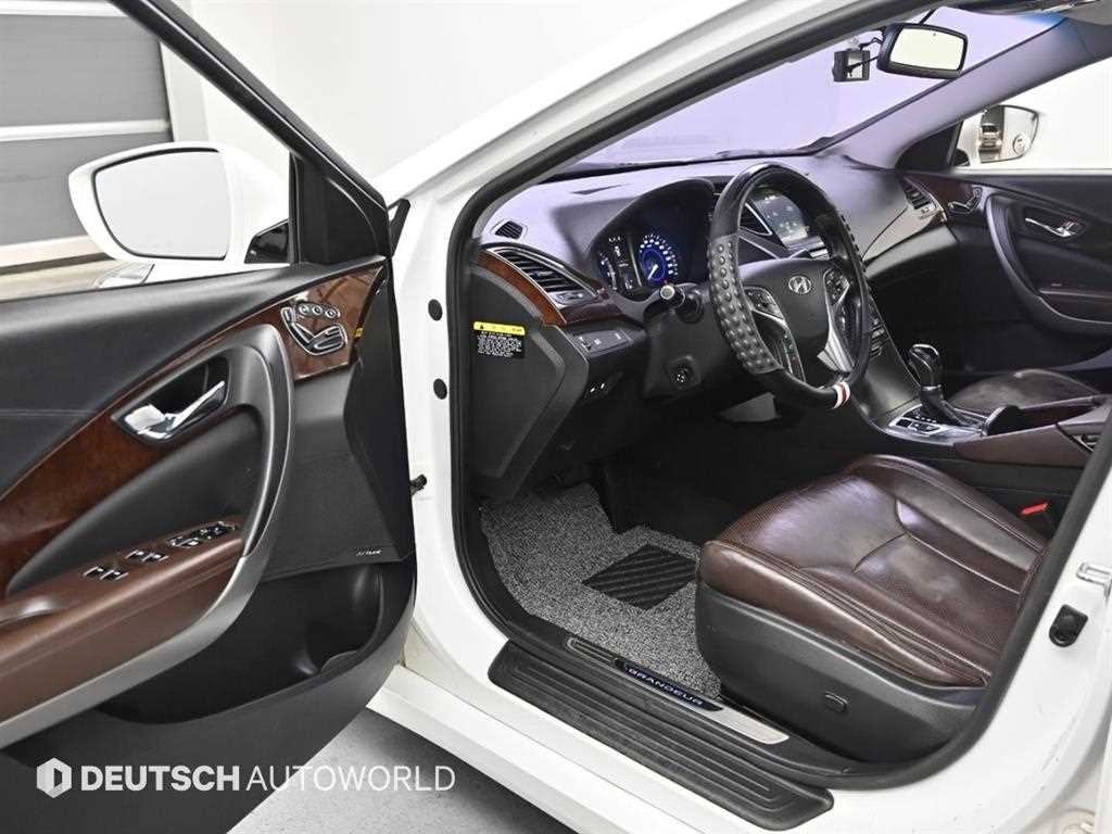 HYUNDAI Grandeur - Vista 11