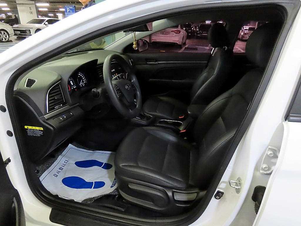 HYUNDAI Avante - Vista 6