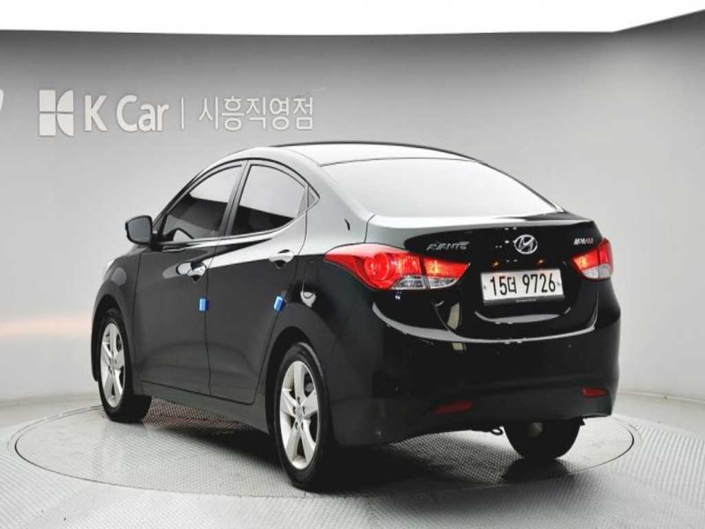 HYUNDAI Avante - Vista 4