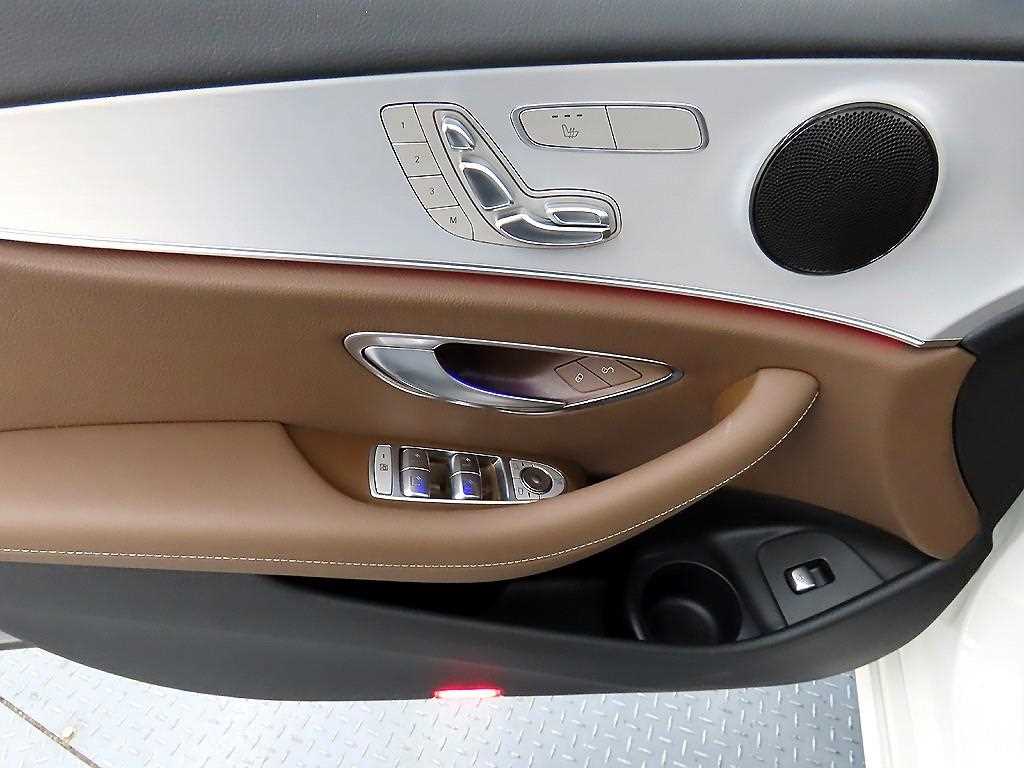 Mercedes Benz E class - Vista 11