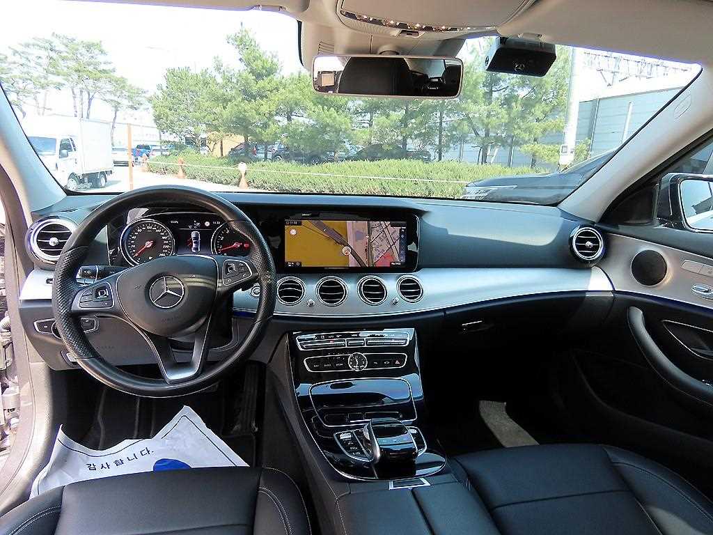 Mercedes Benz E class - Vista 7