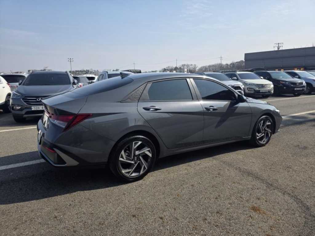 HYUNDAI Avante - Vista 4