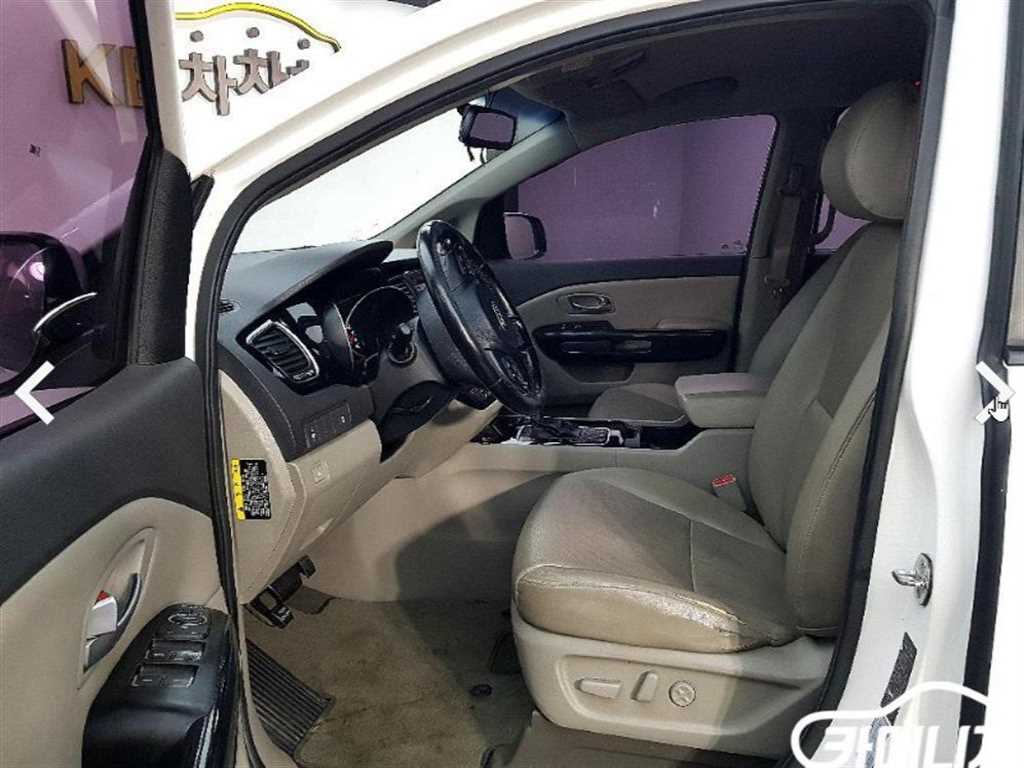 KIA Carnival - Vista 8