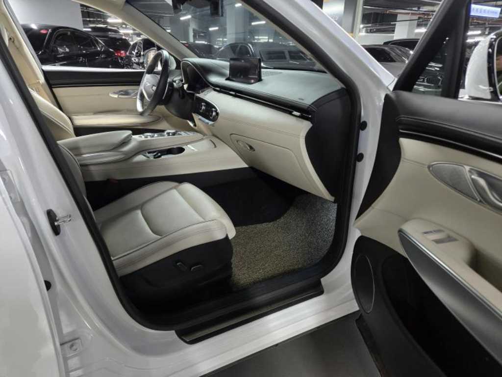 Genesis GV70 - Vista 9