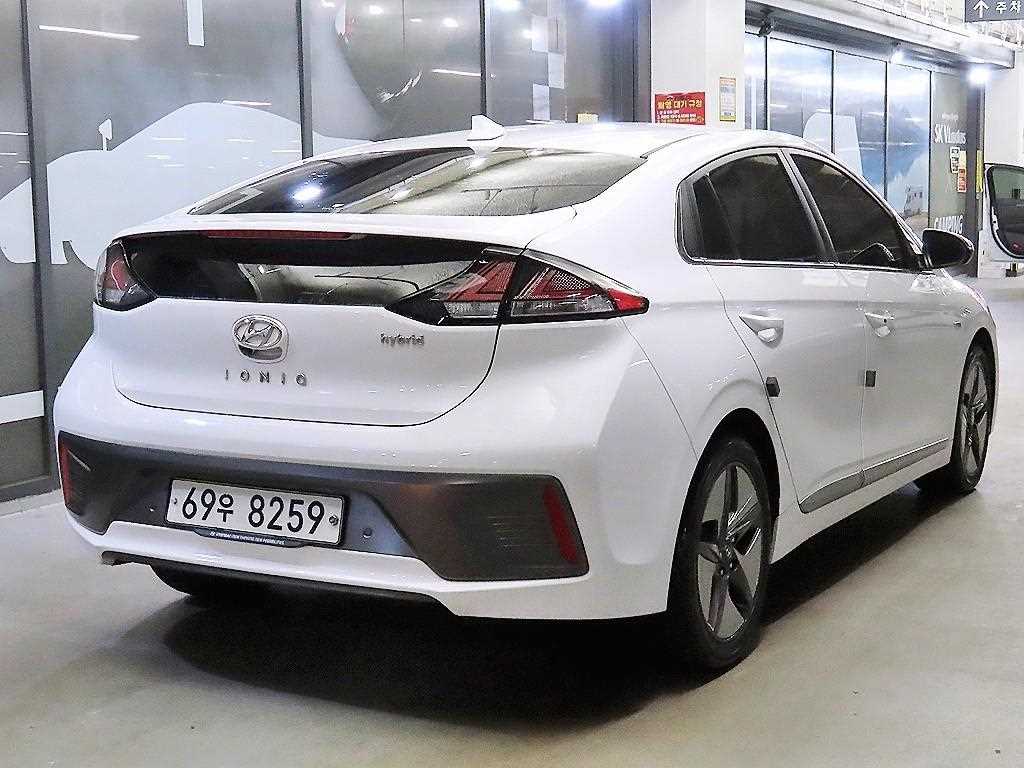 HYUNDAI Ioniq - Vista 4