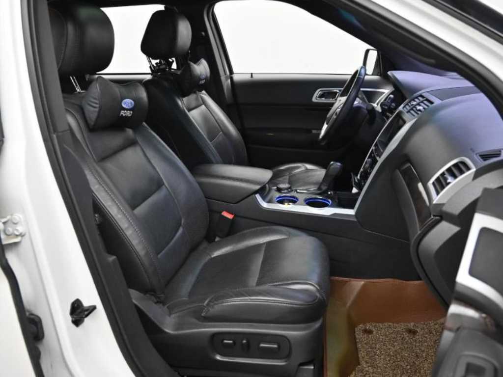 Ford Explorer - Vista 9