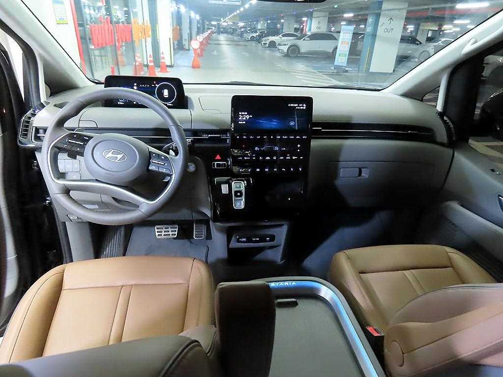 HYUNDAI Staria - Vista 10