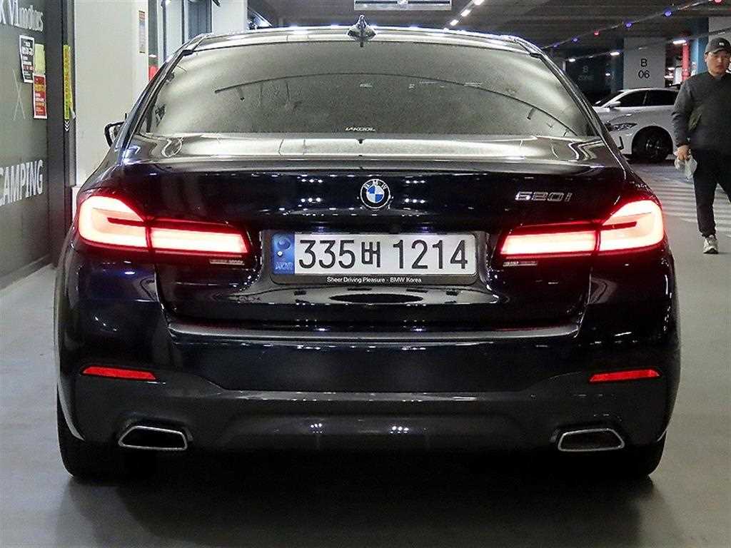 BMW 5 Series - Vista 5
