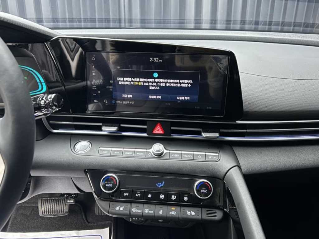 HYUNDAI Avante - Vista 9