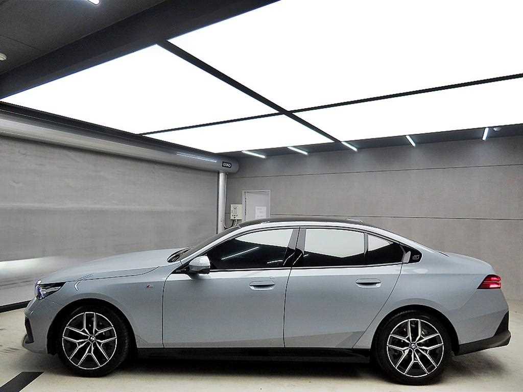 BMW 5 Series - Vista 4