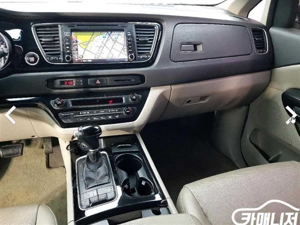 KIA Carnival - Vista 10