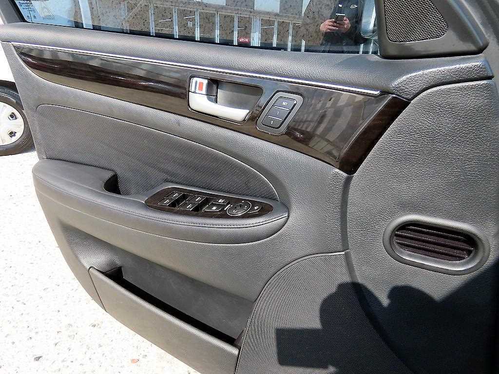 HYUNDAI Genesis - Vista 11