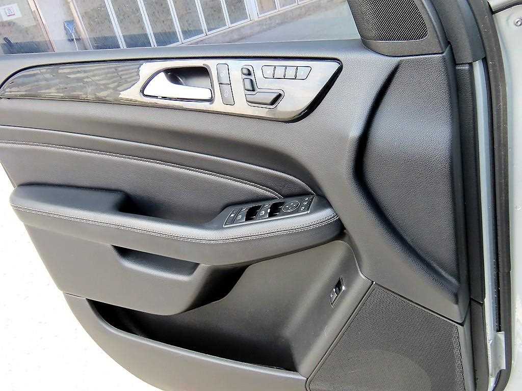 Mercedes Benz M Class - Vista 11