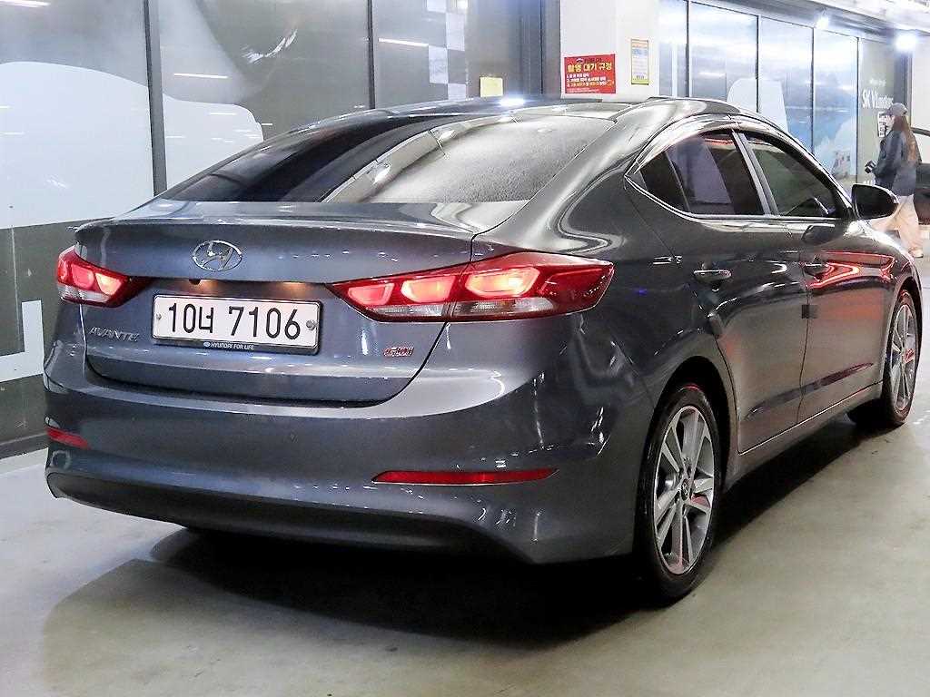 HYUNDAI Avante - Vista 4