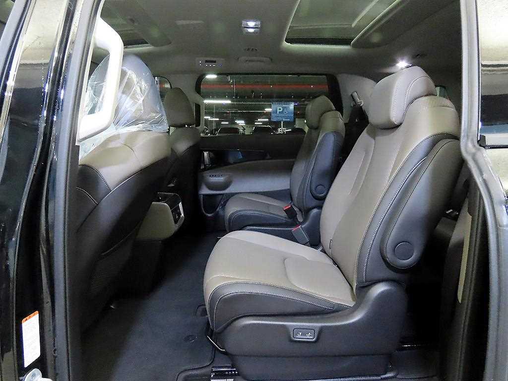KIA Carnival - Vista 7