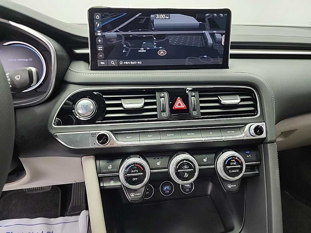 Genesis G70 - Vista 10