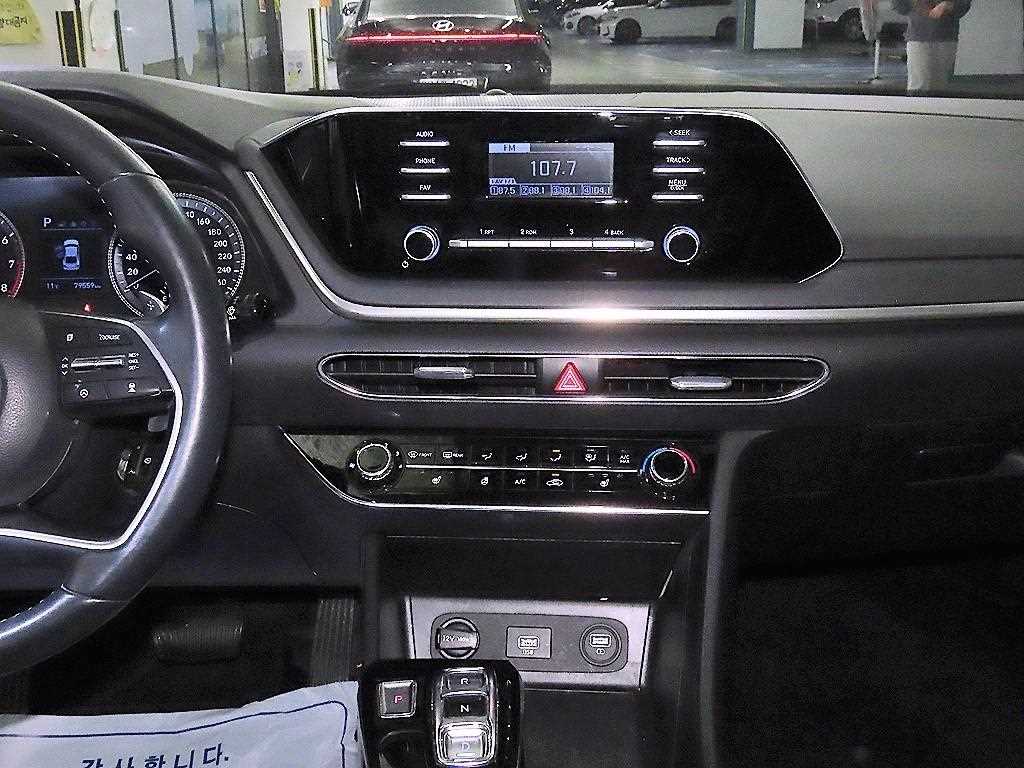 HYUNDAI Sonata - Vista 11