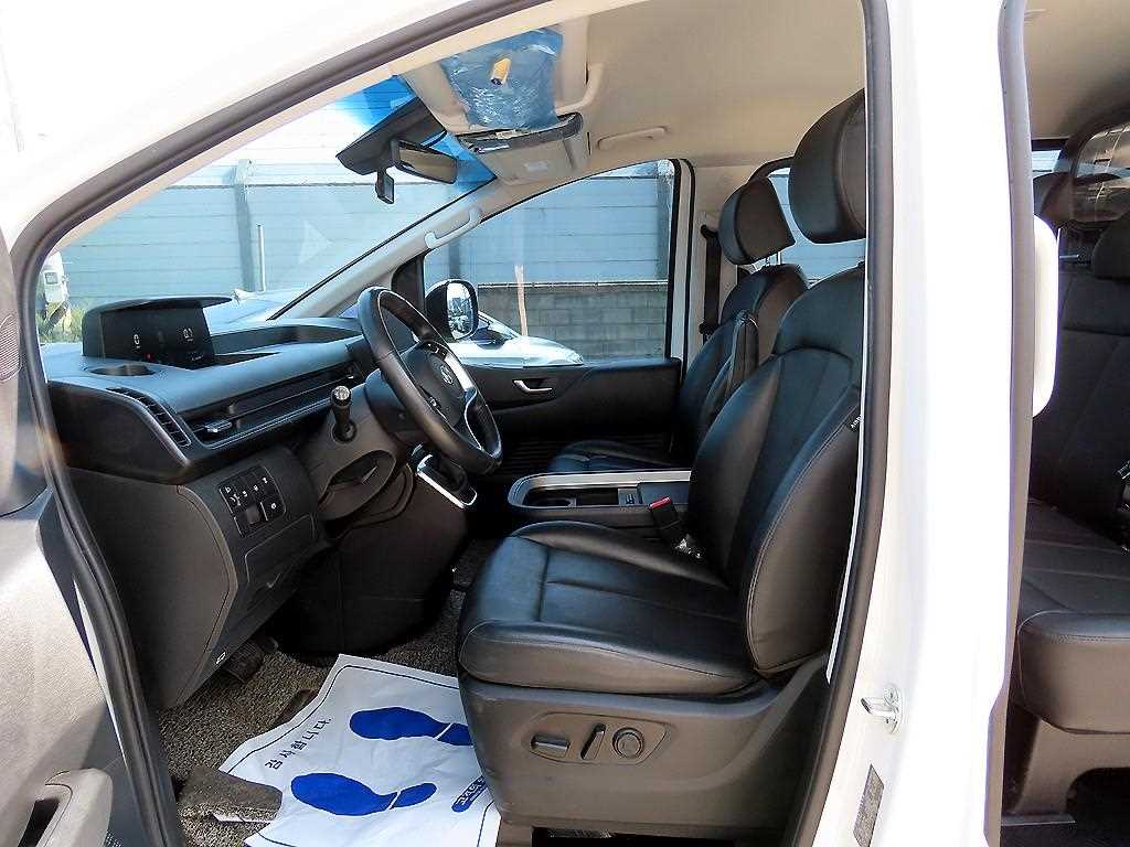 HYUNDAI Staria - Vista 5