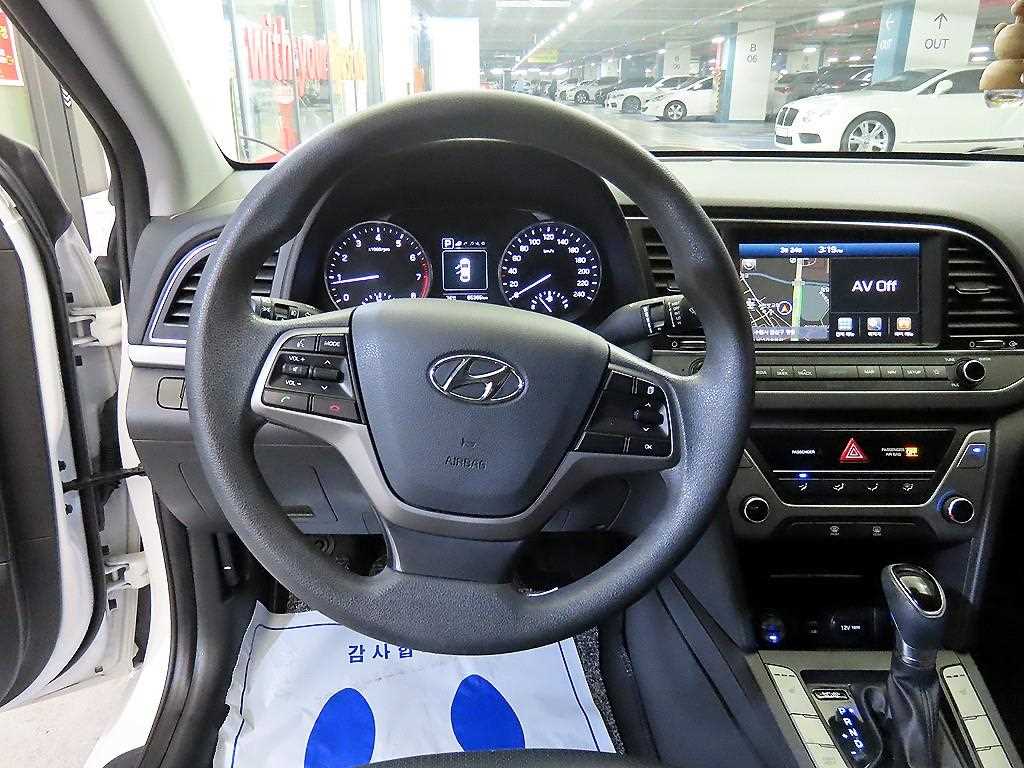 HYUNDAI Avante - Vista 8