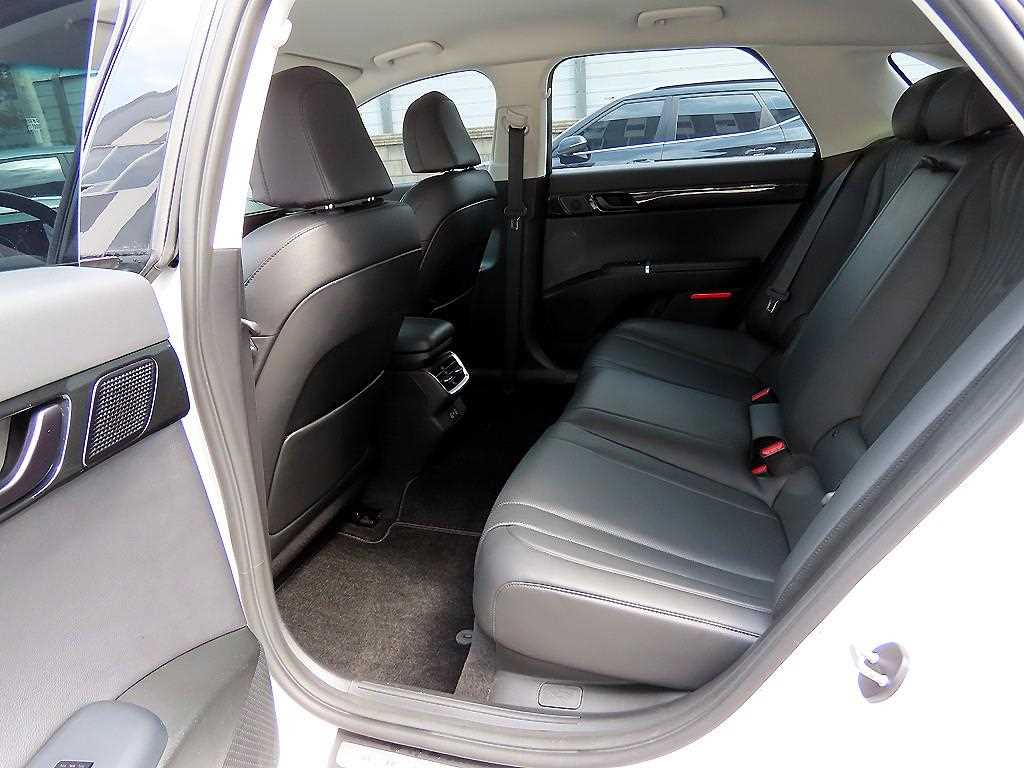 HYUNDAI Grandeur - Vista 6