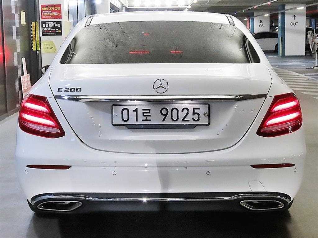 Mercedes Benz E class - Vista 5