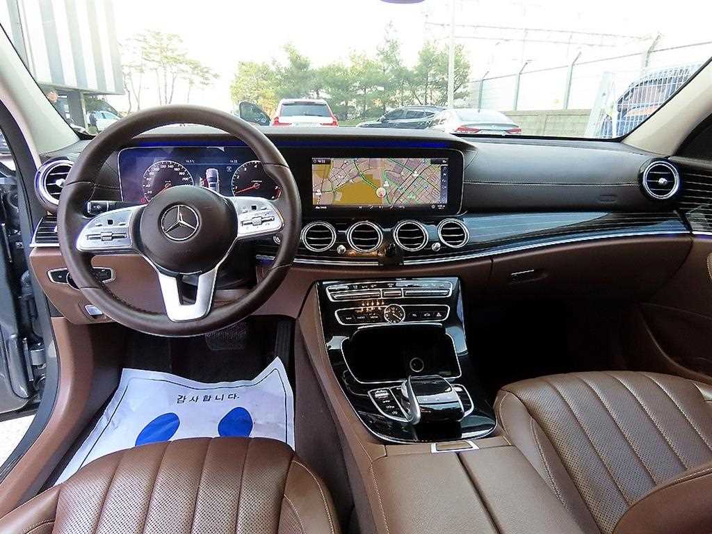 Mercedes Benz E class - Vista 7