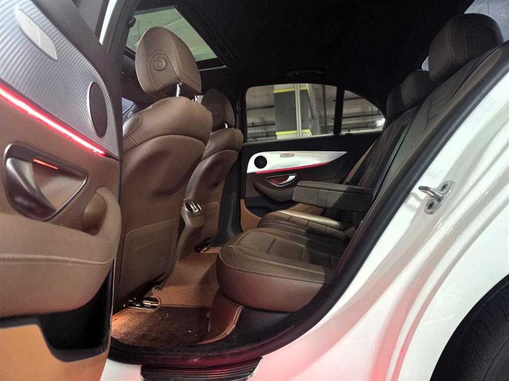 Mercedes Benz E class - Vista 8