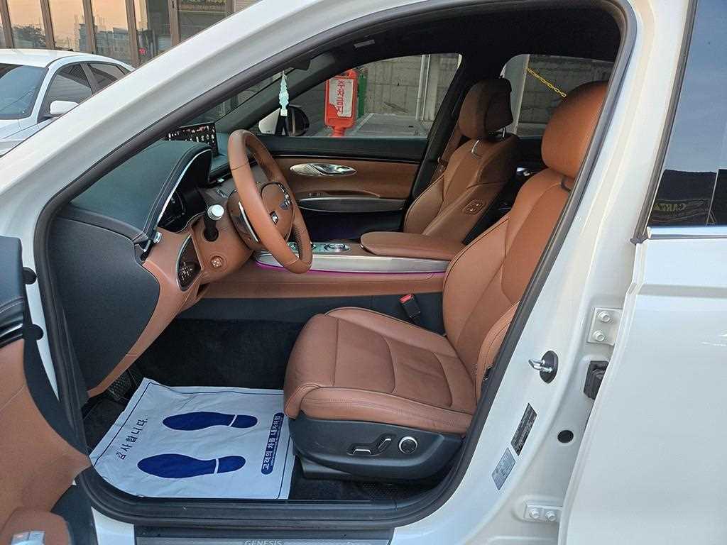 Genesis GV70 - Vista 5