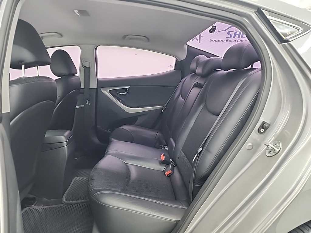 HYUNDAI Avante - Vista 12