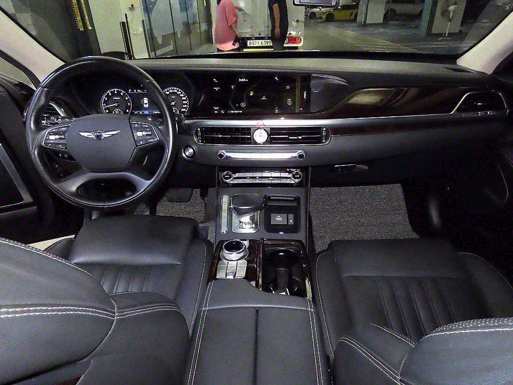 Genesis G90 - Vista 10