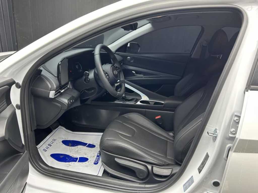 HYUNDAI Avante - Vista 5