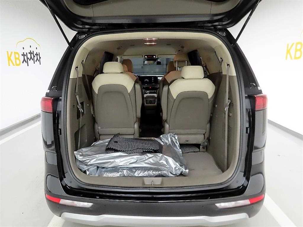 KIA Carnival - Vista 5