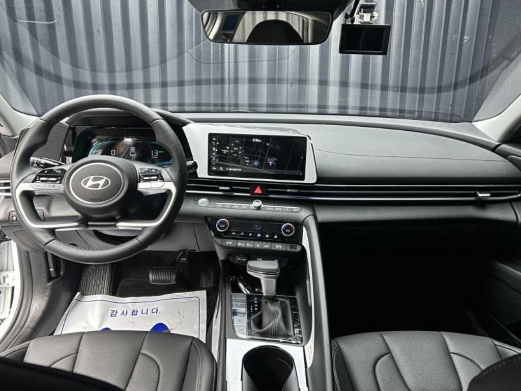 HYUNDAI Avante - Vista 7