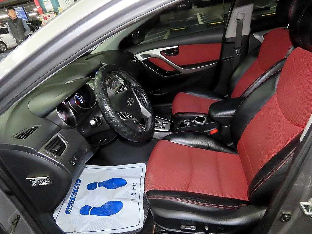 HYUNDAI Avante - Vista 6