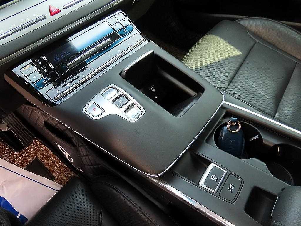 HYUNDAI Grandeur - Vista 11