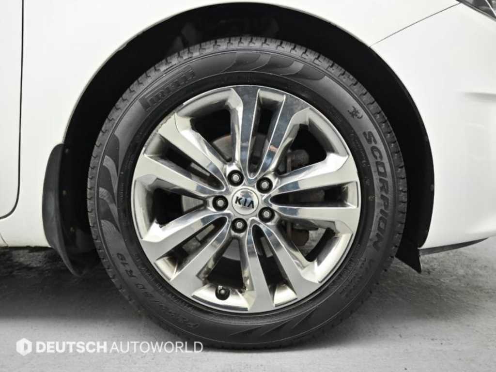 KIA Carnival - Vista 5