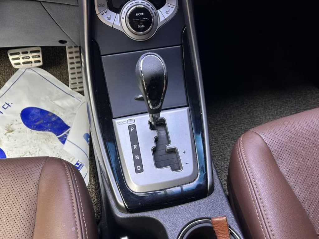 HYUNDAI Avante - Vista 11