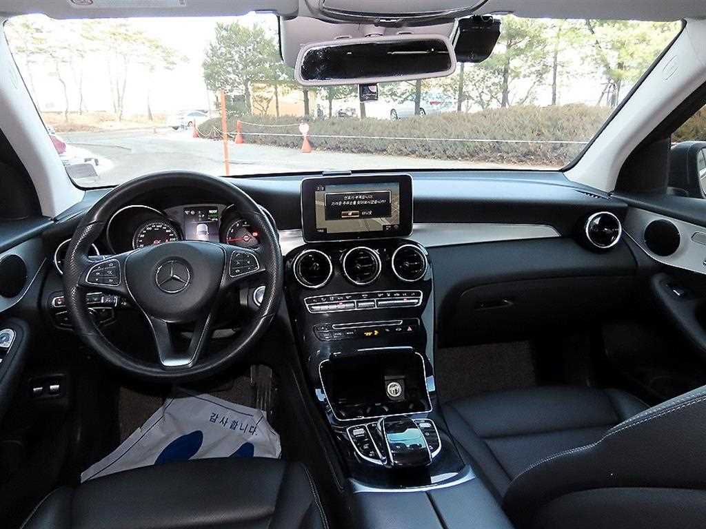 Mercedes Benz GLC Class - Vista 7