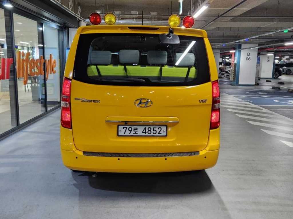 HYUNDAI Starex - Vista 5