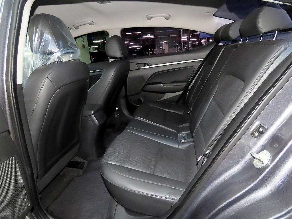 HYUNDAI Avante - Vista 7