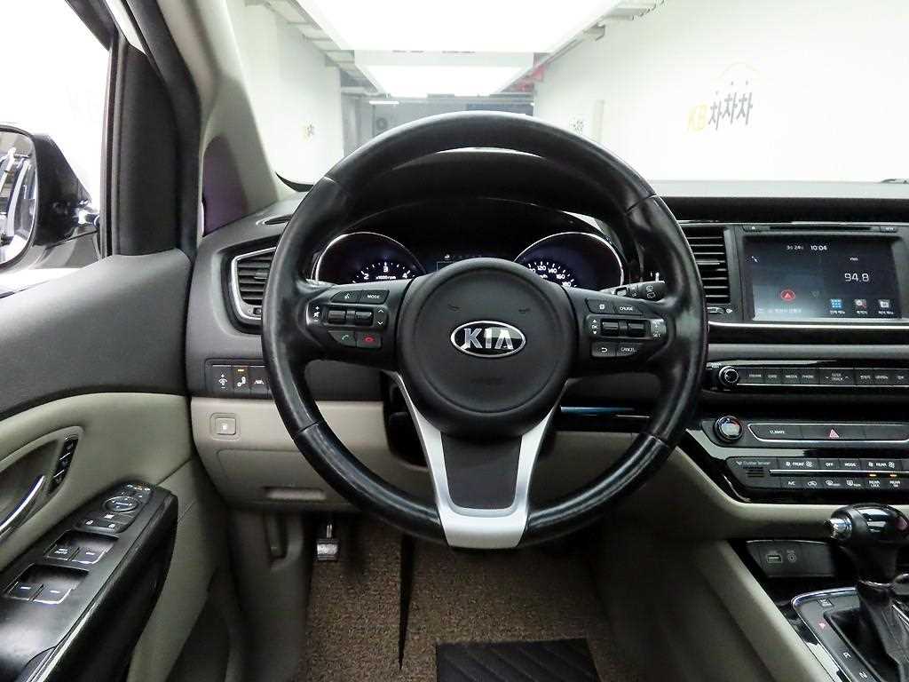 KIA Carnival - Vista 7