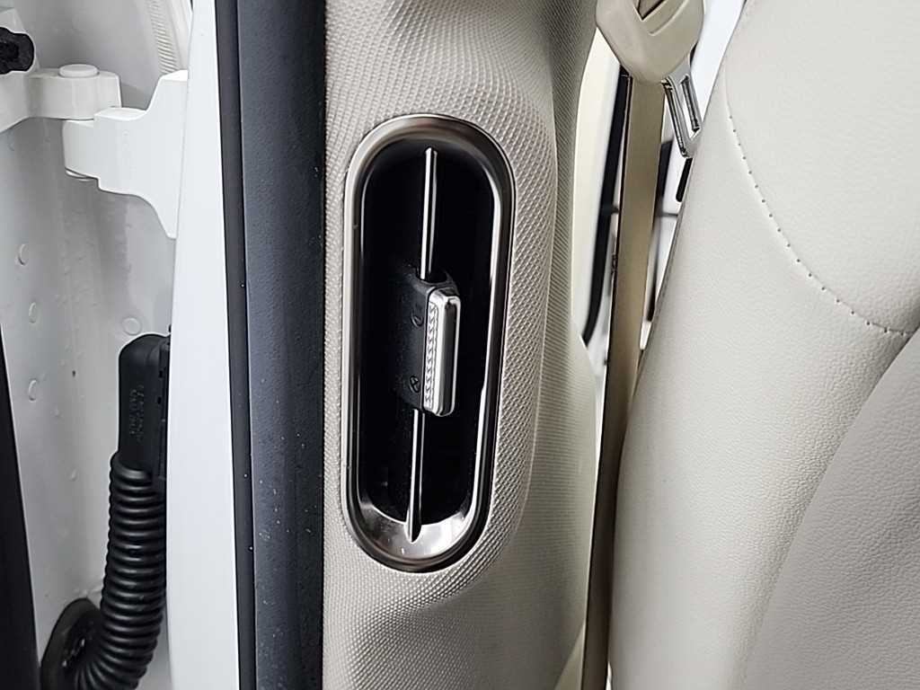 Genesis GV60 2022 Blanco - Importación desde Corea - HF Imports Iquique - Foto 14