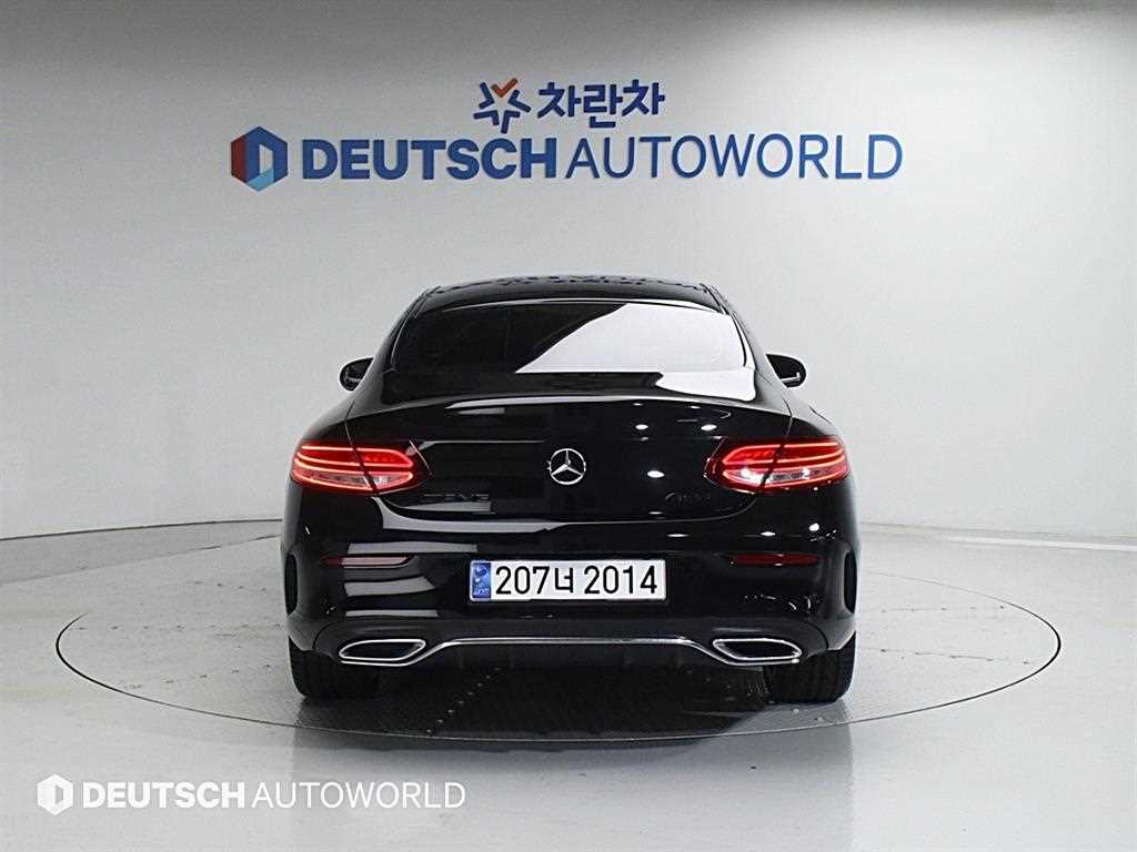 Mercedes Benz C Class - Vista 4