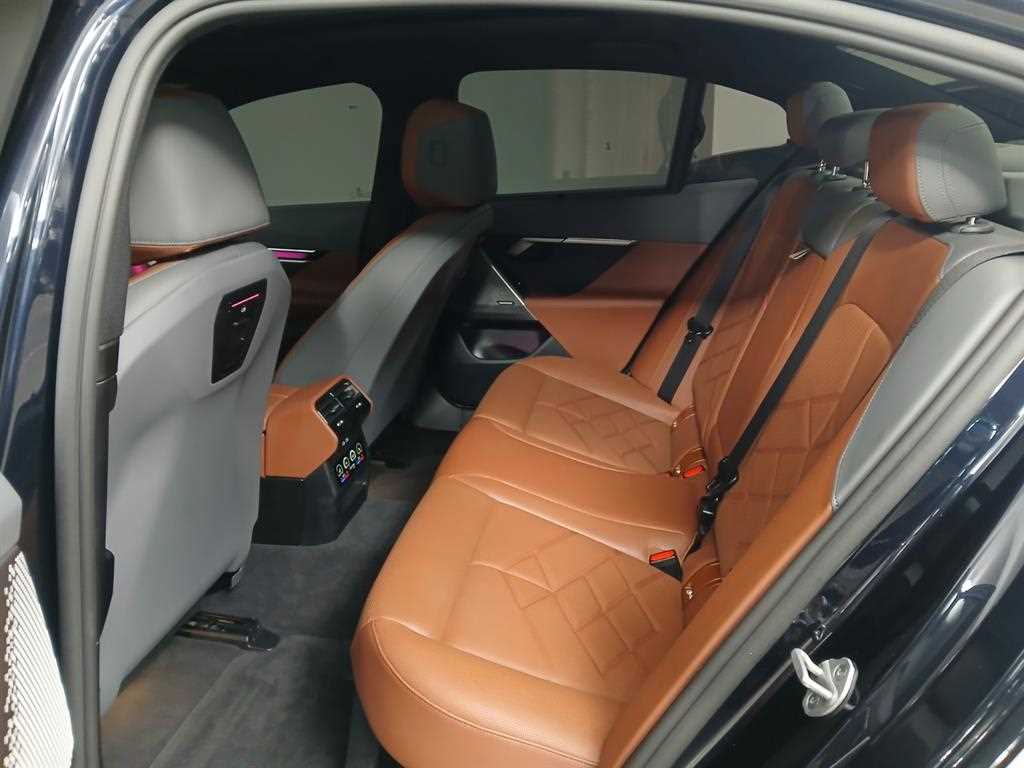 BMW 5 Series - Vista 7