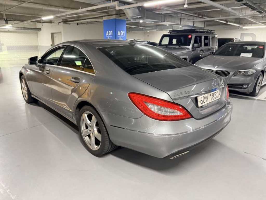 Mercedes Benz CLS Class - Vista 4