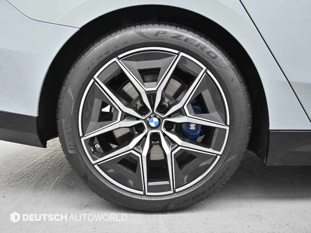 BMW 5 Series - Vista 5