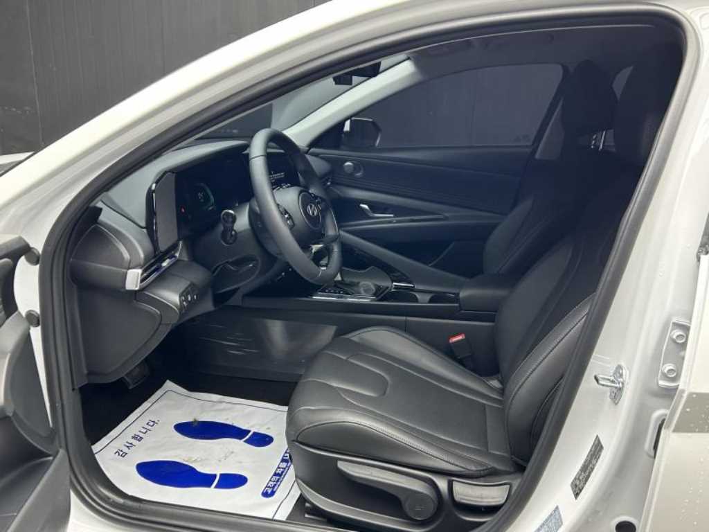 HYUNDAI Avante - Vista 5