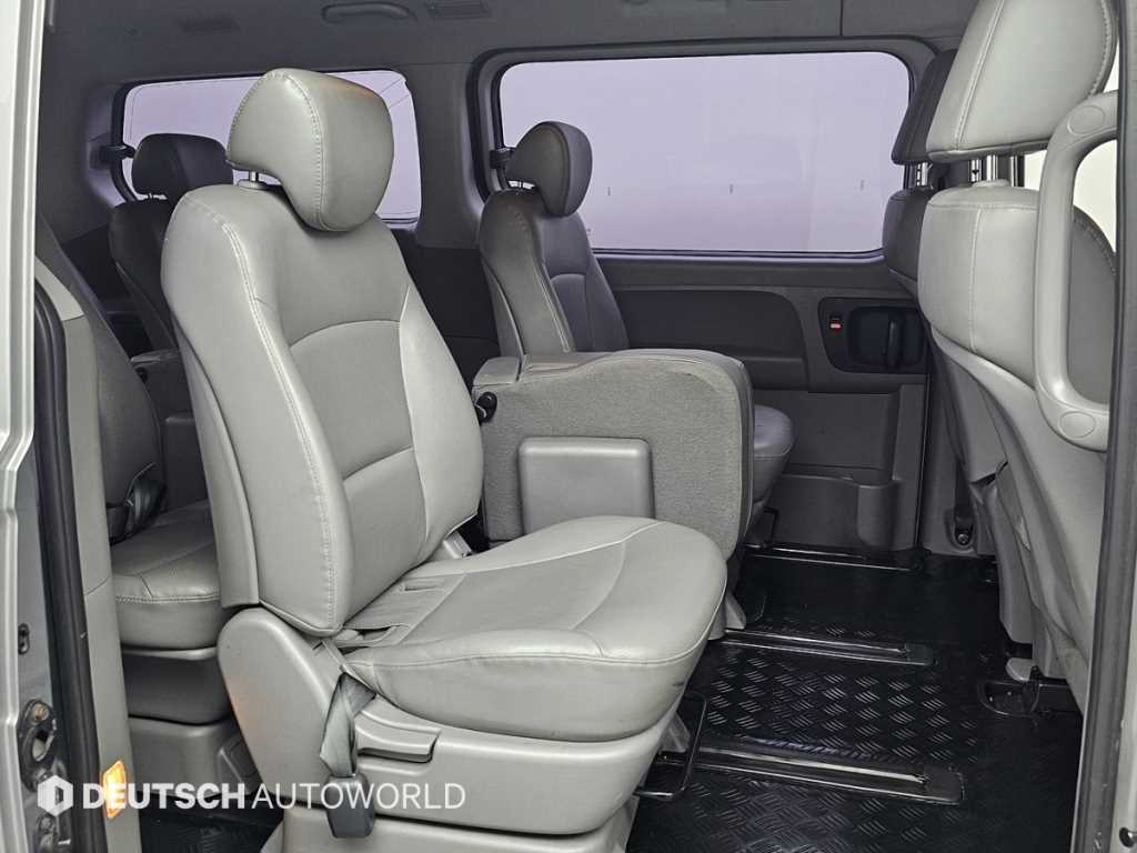 HYUNDAI Starex - Vista 12