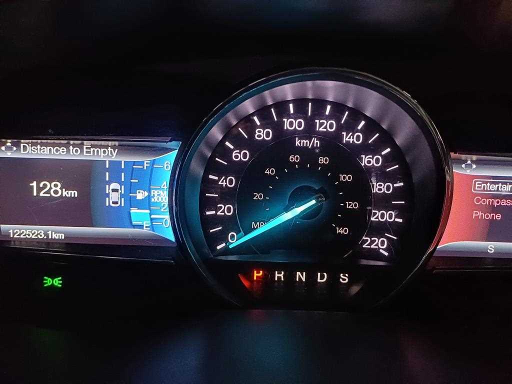 Ford Explorer - Vista 9